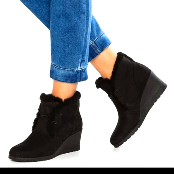 🚫SOLD🚫 Ugg Jeovana Shearling Wedge Booties - Picture 6 of 12
